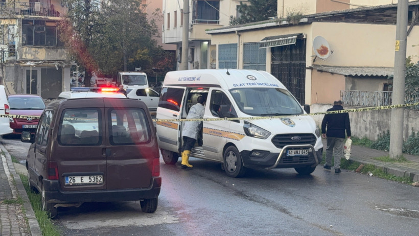 Önce bıçak çekti, sonra binayı yaktı: İşçiler çarşaf bağlayarak kurtuldu - Resim : 2