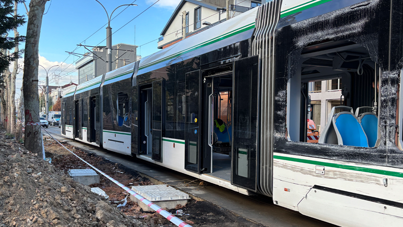 Çöp kamyonu tramvaya çarptı: Yaralılar var! - Resim : 3