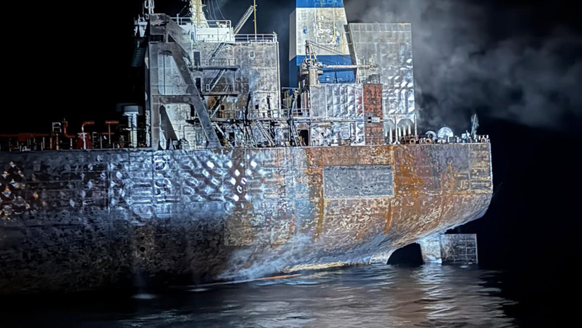 Kandıra açıklarında vurulan tankerde yakıt sızıntısı başladı! - Resim : 2