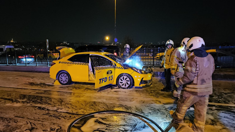 Seyir halindeki ticari taksi alev alev yandı! - Resim : 3