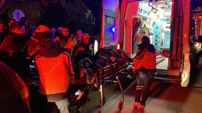 Direğe çarpan araç hurdaya döndü! - Resim : 3