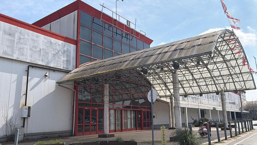 Göz göre göre çürüyor! 9 yıldır kimse yüzüne bakmıyor - Resim : 1