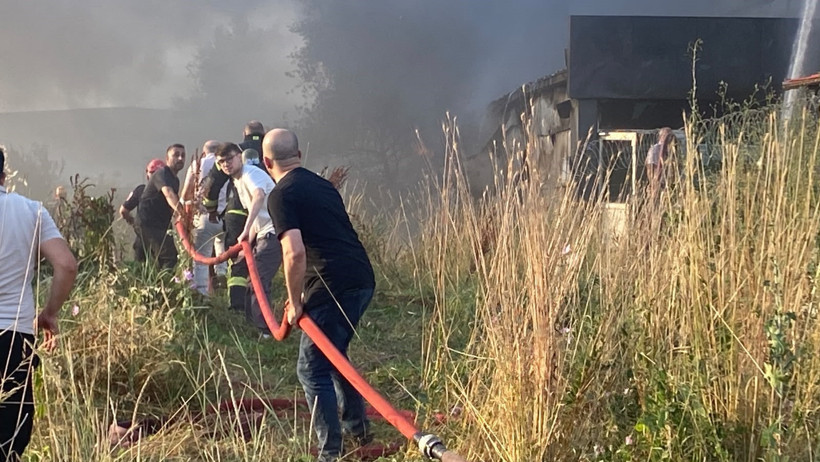 Kartepe OSB'de fabrika yangını! Ekipler alevlere karşı seferber oldu - Resim : 1