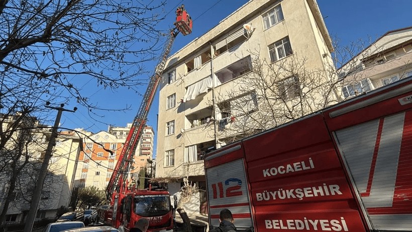 5 katlı apartmanda yangın paniği - Resim : 1