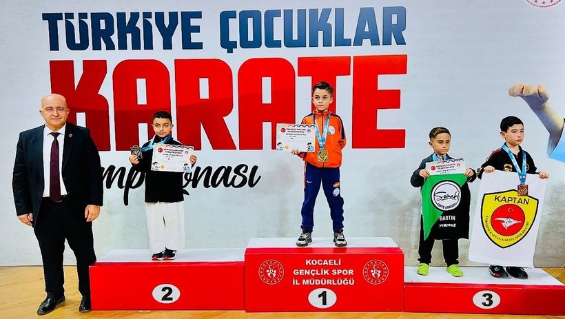 Sporun Başkenti’nde, adeta nefesleri kesen bir karate şöleni sahne aldı - Resim: 7