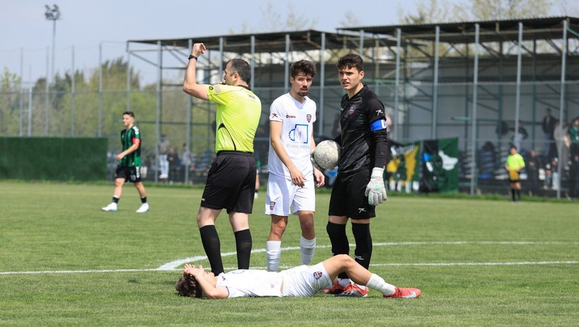 Kocaelispor - Mustafakemalpaşaspor maçının fotoğrafları - Resim: 24