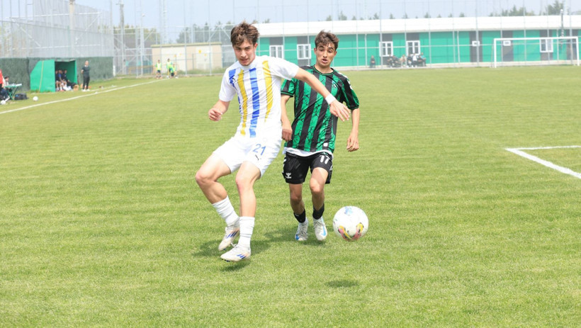 Kocaelispor - Belediye Derincespor U-19 maçının fotoğrafları - Resim: 41