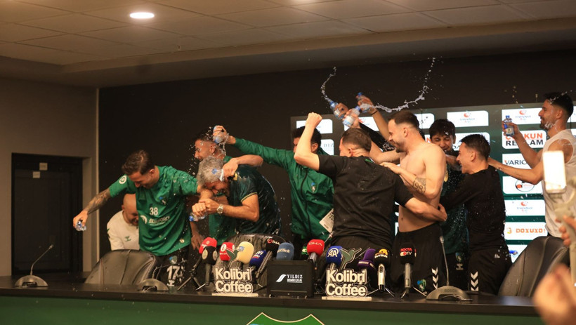 İsmet Taşdemir’den unutamayacağı basın toplantısı! Nasıl ıslandı belli değil! - Resim: 9