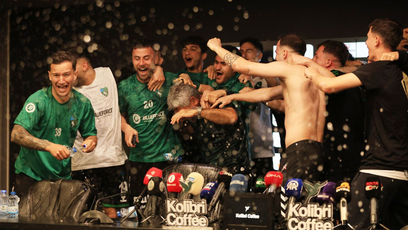 İsmet Taşdemir’den unutamayacağı basın toplantısı! Nasıl ıslandı belli değil! - Resim: 22