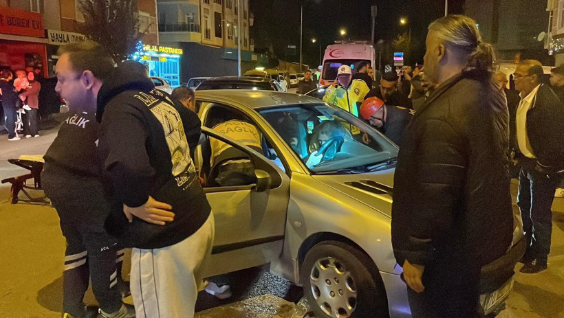 Araçta sıkışan sürücüyü itfaiye kurtardı! - Resim : 2