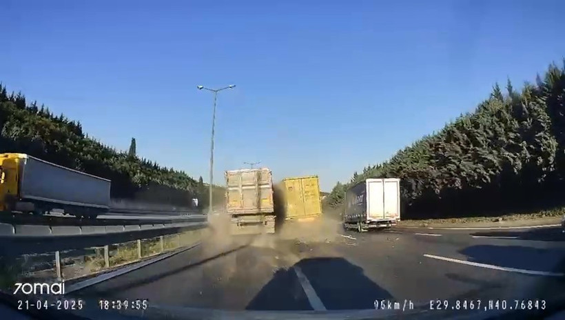 3 aracın karıştığı zincirleme kaza kamerada - Resim : 2