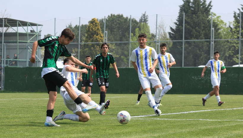 Kocaelispor - Belediye Derincespor U-19 maçının fotoğrafları - Resim: 25