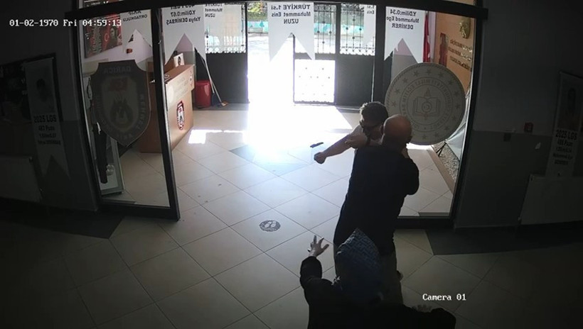 Sahte beyan ile işlem yapmak istedi... İdarecilere bıçak çekti! - Resim : 7