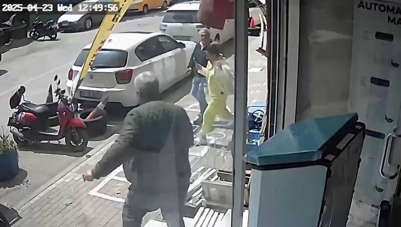 Depremden kaçış anları kameraya yansıdı - Resim : 1