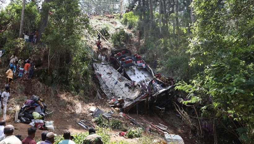 Otobüs uçuruma yuvarlandı! Can pazarı yaşandı! - Resim: 7