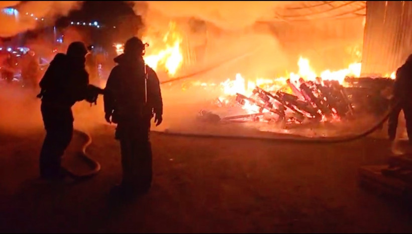 Kocaeli'de yangın paniği! Binlerce palet alevlere teslim oldu - Resim : 2