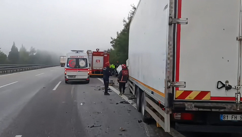 Otoyolda korkunç kaza; İki TIR'ın çarpıştığı kazada 1 kişi öldü - Resim : 1