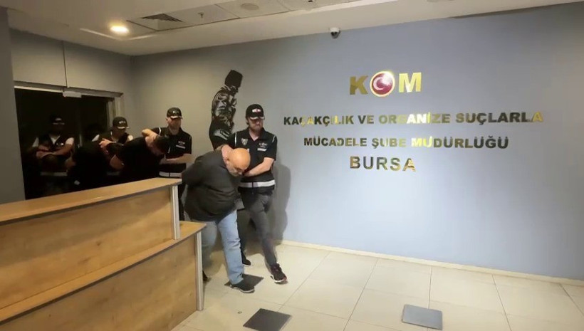 Kocaeli'nin de dahil olduğu 6 ilde dolandırıcılık operasyonu... Memura rüşvet vermişler! - Resim : 1