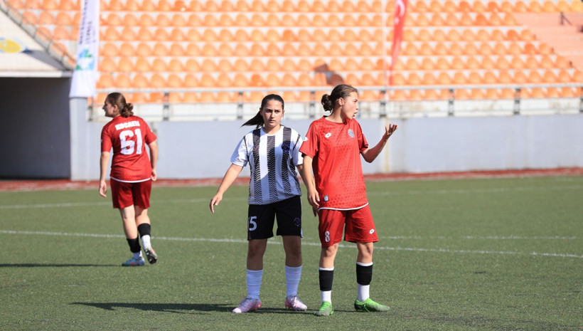 Kocaeli Kadın Futbol Kulübü – Arapçeşme maçı fotoğraf galerisi - Resim: 34