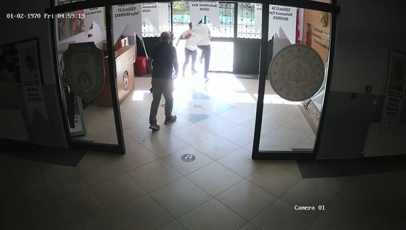 Sahte beyan ile işlem yapmak istedi... İdarecilere bıçak çekti! - Resim : 1