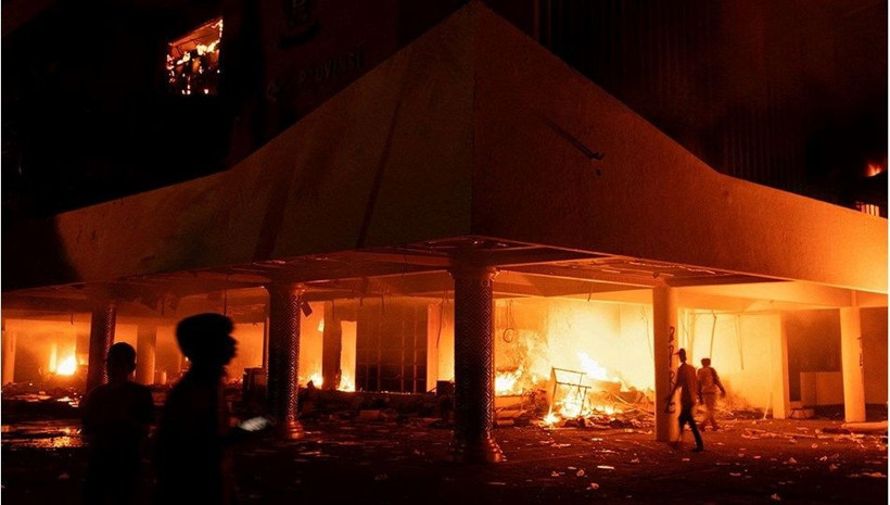 İç savaş alarmı! Halk milletvekillerinin evlerini bastı! - Resim: 6