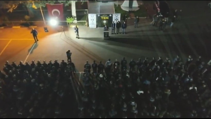 Aralarında Kocaeli'nin de bulunduğu illerde FETÖ operasyonu! Yüzlerce klasör, uzun uzadıya kuyruklar - Resim : 3