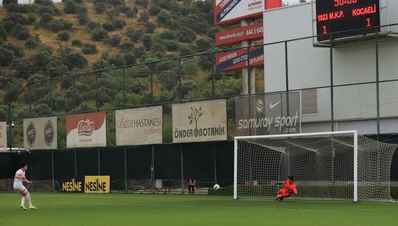 Kocaelispor - Mustafakemalpaşa U-19 maçının penaltı heyecanı Foto Galeri - Resim: 1
