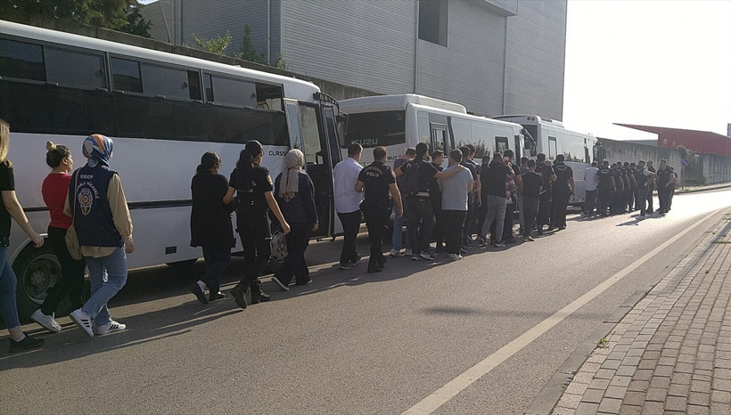 Kocaeli’deki büyük dolandırıcılık operasyonunda 26 kişi tutuklandı - Resim : 2
