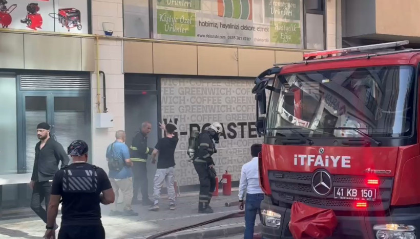 Depodan yoğun dumanlar yükseldi... Yangın paniği! - Resim : 2