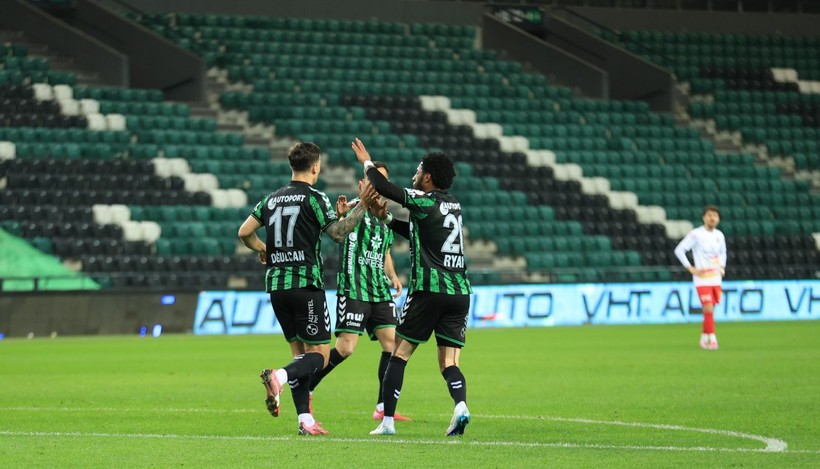 Kocaelispor - Yeni Malatyaspor 1-7 FOTO GALERİ - Resim: 74
