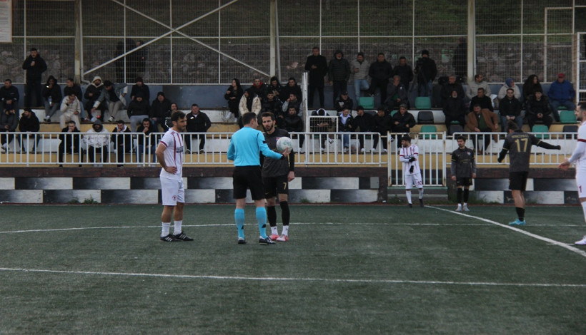 Böylesi ilk kez oluyor! Bu kez protesto hakemlerden geldi! - Resim : 1