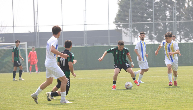 Kocaelispor - Belediye Derincespor U-19 maçının fotoğrafları - Resim: 55