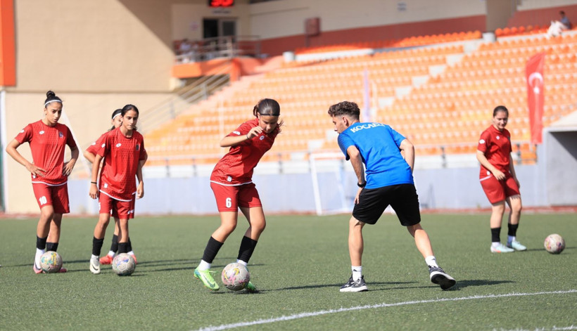 Kocaeli Kadın Futbol Kulübü – Arapçeşme maçı fotoğraf galerisi - Resim: 13