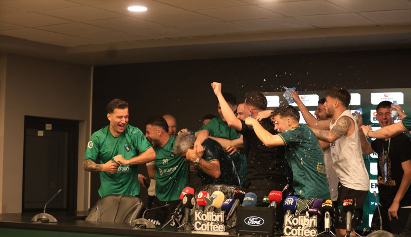 İsmet Taşdemir’den unutamayacağı basın toplantısı! Nasıl ıslandı belli değil! - Resim: 15