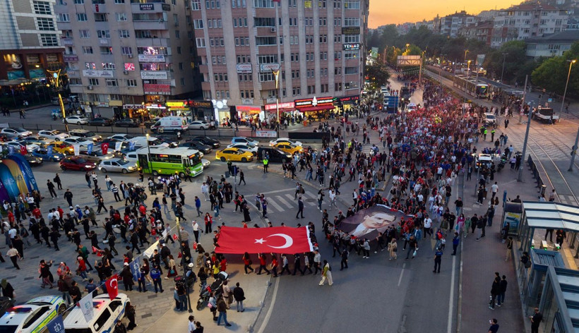 İzmit’te binlerce kişi “19 Mayıs Korteji”nde buluştu! - Resim : 2