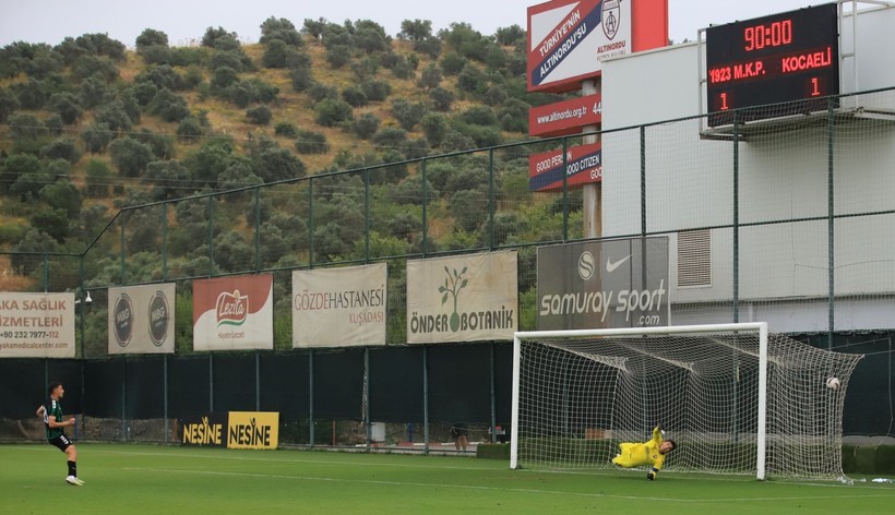 Kocaelispor - Mustafakemalpaşa U-19 maçının penaltı heyecanı Foto Galeri - Resim: 3