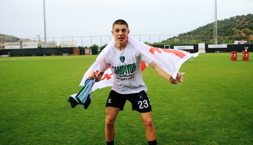 Kocaelispor U-19’da büyük coşku… Şampiyonluk bizim kupa bizim! Foto Galeri - Resim: 14