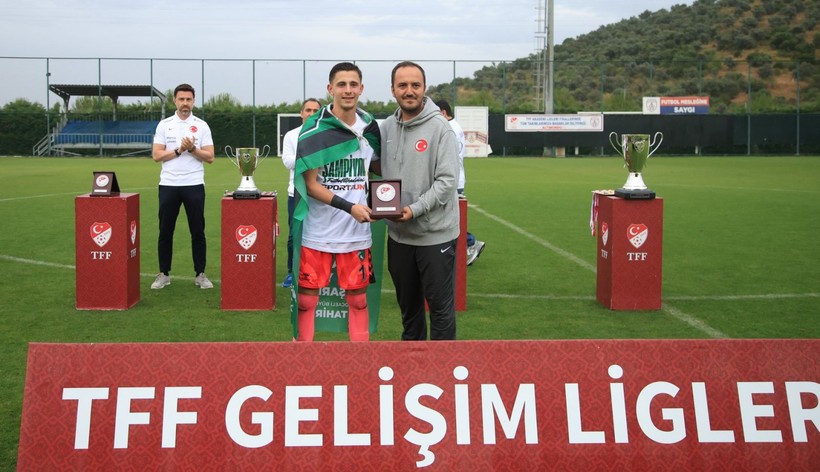Kocaelispor U-19’da büyük coşku… Şampiyonluk bizim kupa bizim! Foto Galeri - Resim: 18