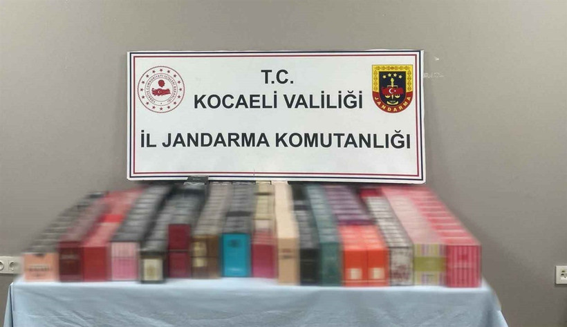 Jandarmadan kaçakçılığa geçit yok! Yüzlerce adet ürün ele geçirildi - Resim : 1