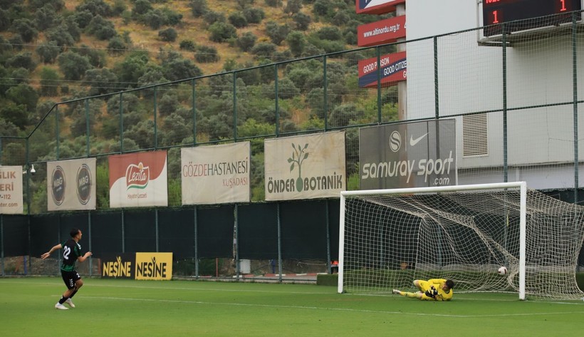 Kocaelispor - Mustafakemalpaşa U-19 maçının penaltı heyecanı Foto Galeri - Resim: 10