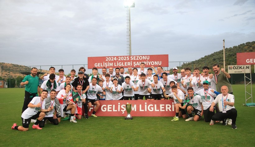 Kocaelispor U-19’da büyük coşku… Şampiyonluk bizim kupa bizim! Foto Galeri - Resim: 33
