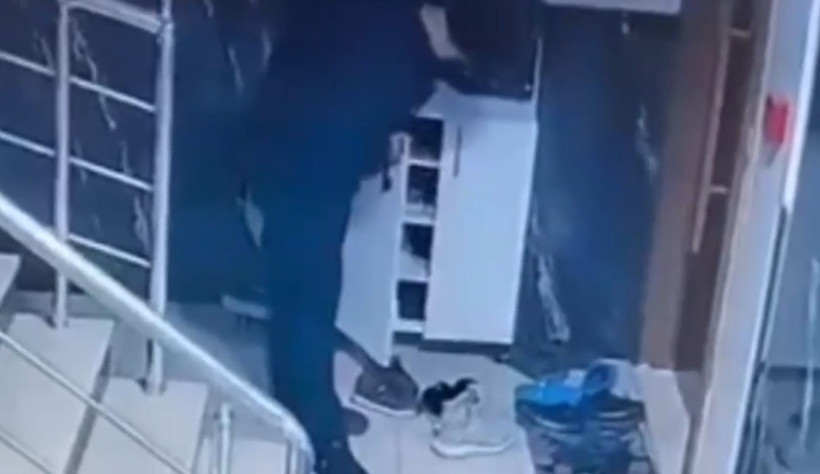 Ayakkabıları tek tek inceledi, gözüne kestirdiğini çaldı! - Resim : 3