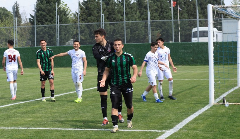 Kocaelispor - Mustafakemalpaşaspor maçının fotoğrafları - Resim: 40