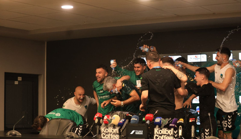 İsmet Taşdemir’den unutamayacağı basın toplantısı! Nasıl ıslandı belli değil! - Resim: 11