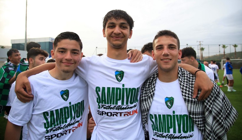 Kocaelispor U-19’da büyük coşku… Şampiyonluk bizim kupa bizim! Foto Galeri - Resim: 21