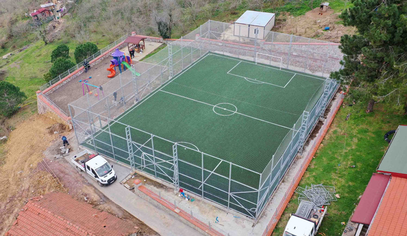 Kocaeli Büyükşehir Belediyesi’nden Eşme Ahmediye’ye halı saha - Resim : 1