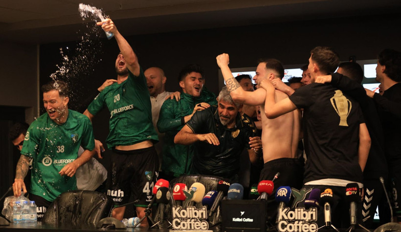 İsmet Taşdemir’den unutamayacağı basın toplantısı! Nasıl ıslandı belli değil! - Resim: 27