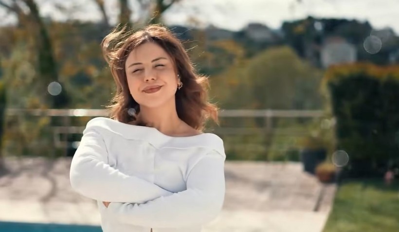 Zuhal Topal'la Yemekteyiz Elif Arın Kimdir, Kaç Yaşında? Yemekteyiz Elif Arın Ne İş Yapıyor? - Resim : 1