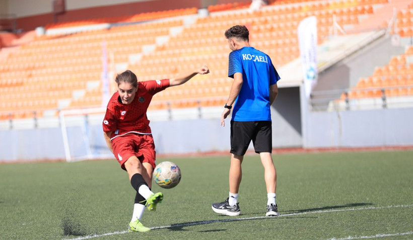 Kocaeli Kadın Futbol Kulübü – Arapçeşme maçı fotoğraf galerisi - Resim: 10