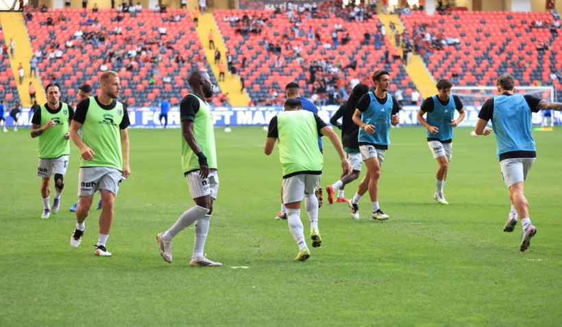 Gaziantep Futbol Kulübü - Kocaelispor maçının ilk yarısından kareler - Resim: 18